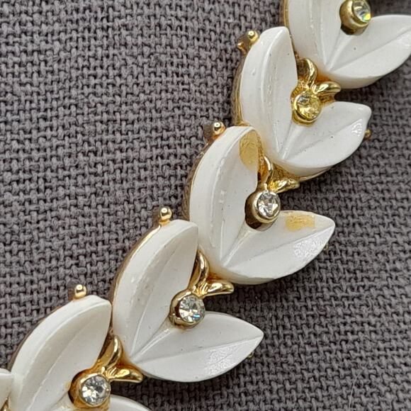 Vintage White Lucite Choker Necklace, Gold Tone, 1950s, 15 1/2 Inches - Picture 6 of 12